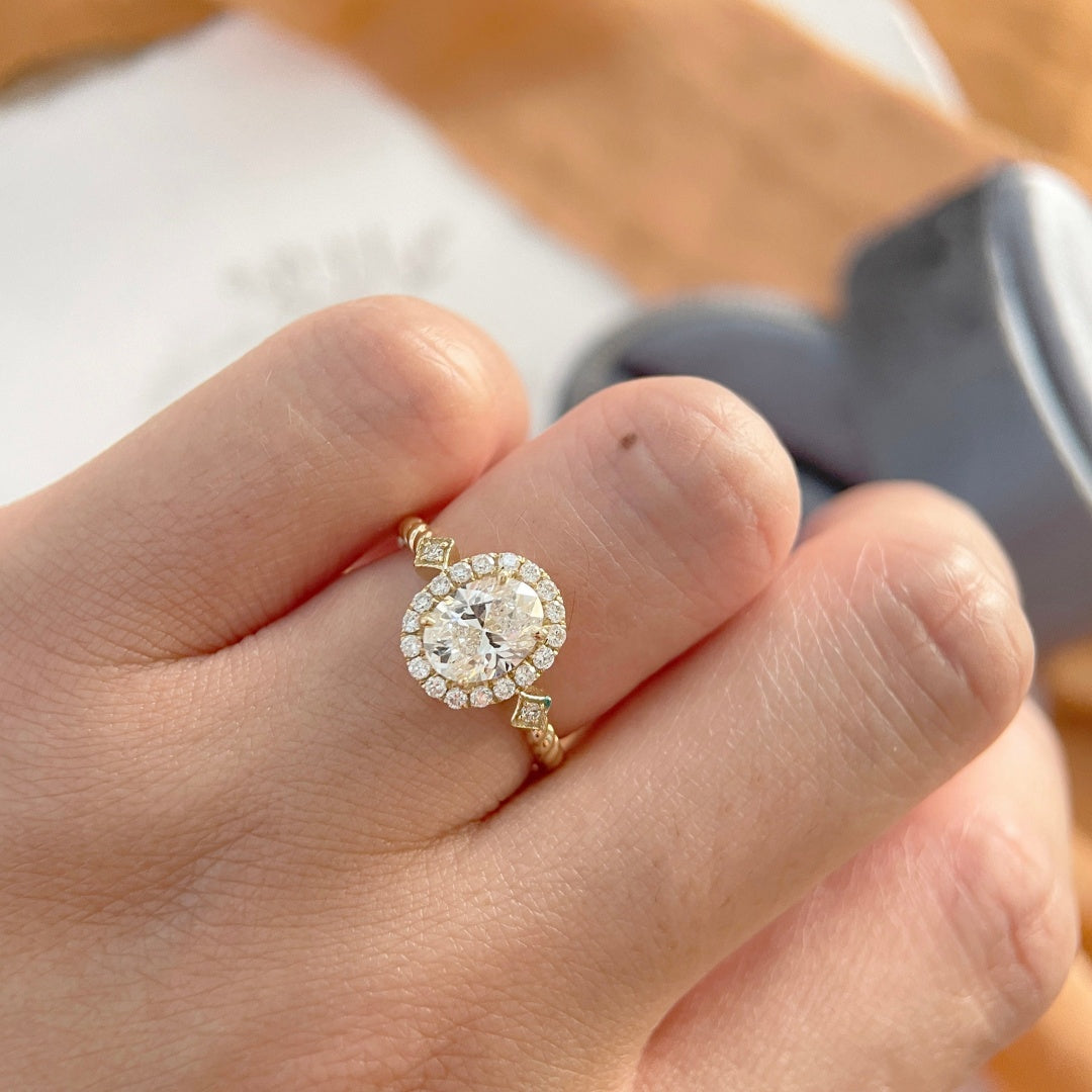 18K Gold Lab Grown Diamond CVD 1CT Oval-Cut Halo Engagement Ring