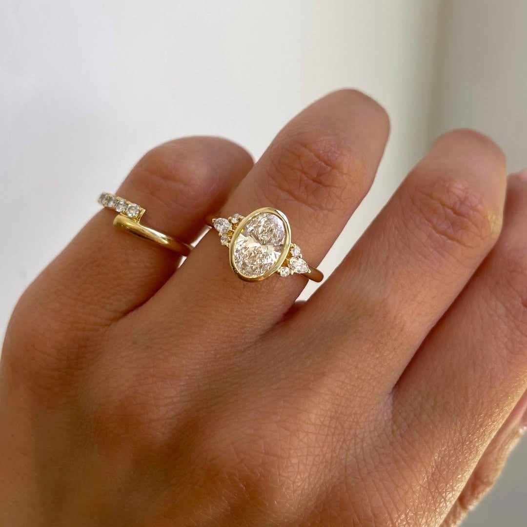 18K Gold Lab Grown Diamond CVD 1.5CT Oval-Cut Unique Ring For Anniversary Gift