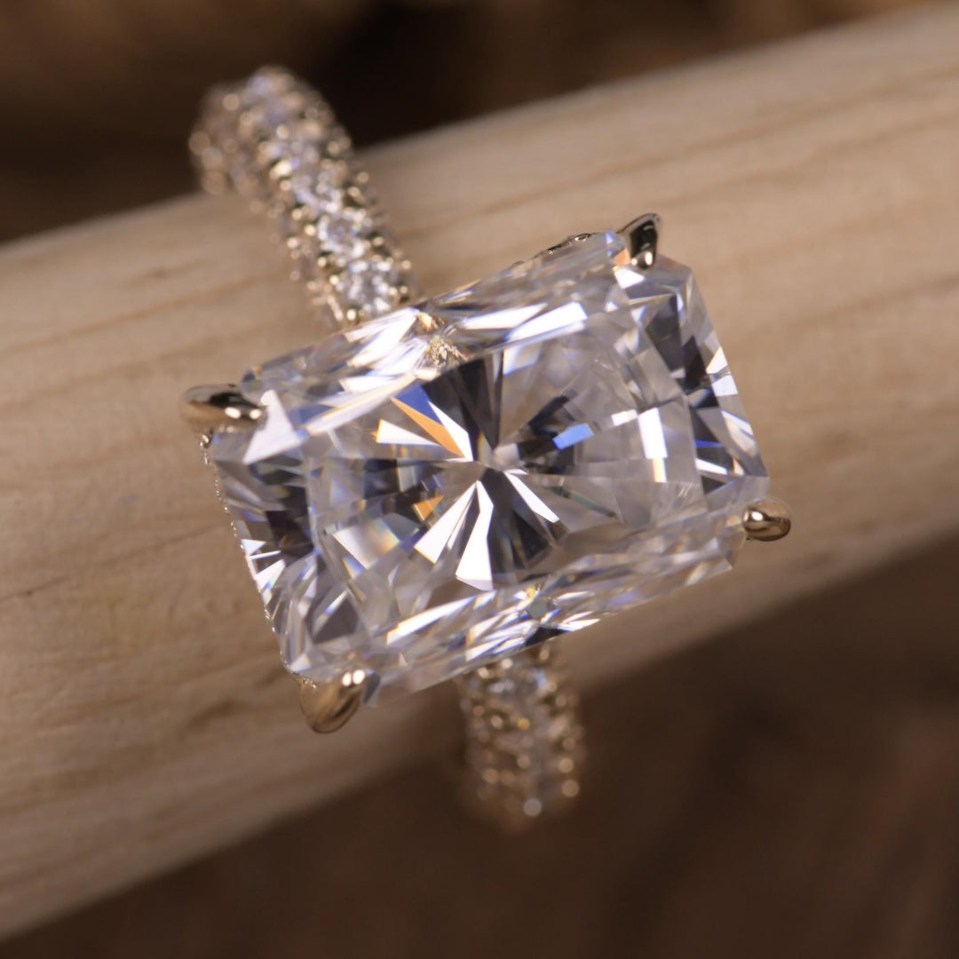 18K Gold Lab Grown Diamond CVD 8CT Radiant-Cut Luxury Engagement Ring