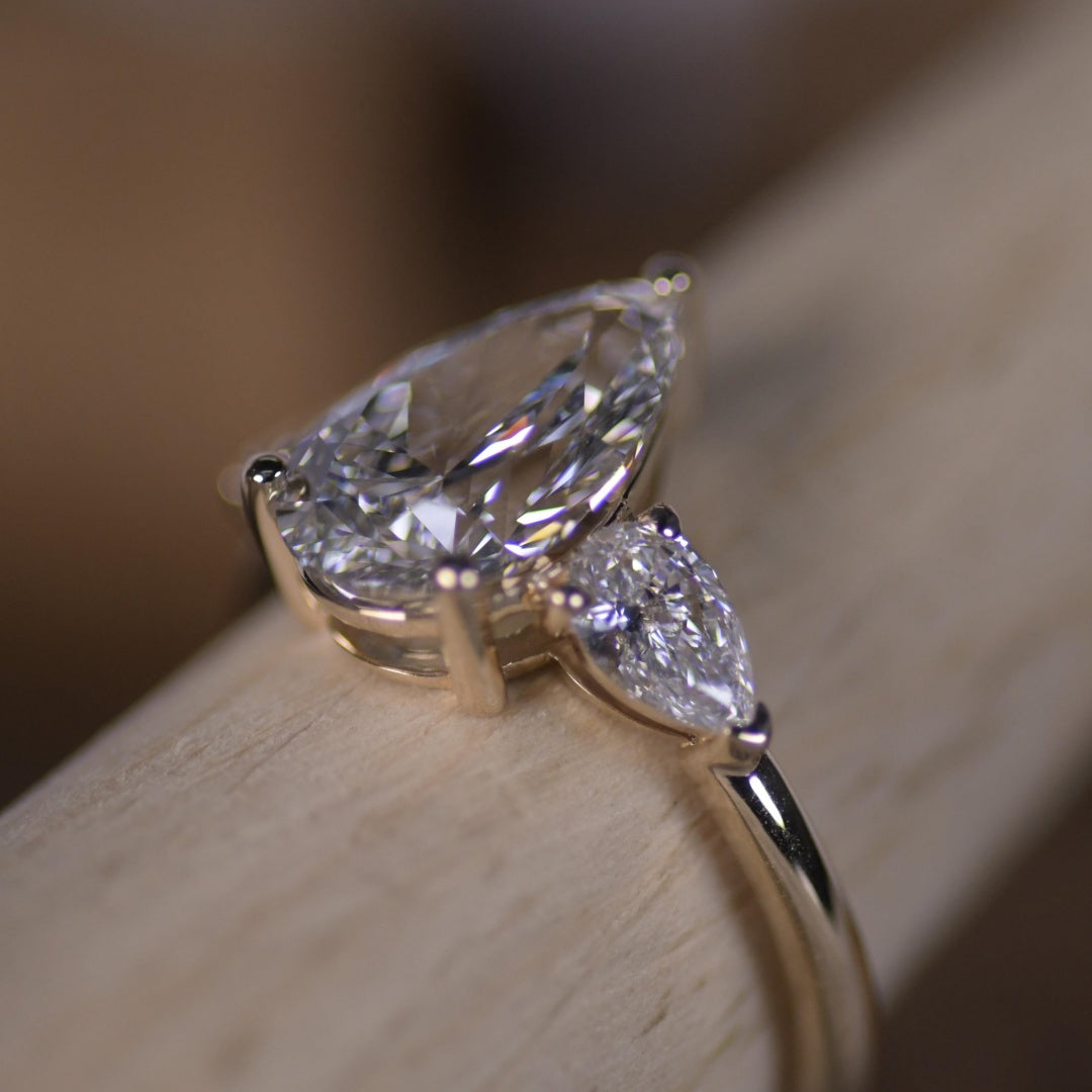 18K Gold Lab Grown Diamond CVD 3CT Pear-Cut Classic Design Holiday Gift Ring