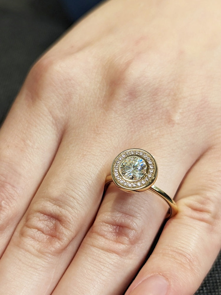 18K Gold Lab Grown Diamond CVD 1.5CT Round-Cut Bezel Setting Halo Dainty Promise Ring