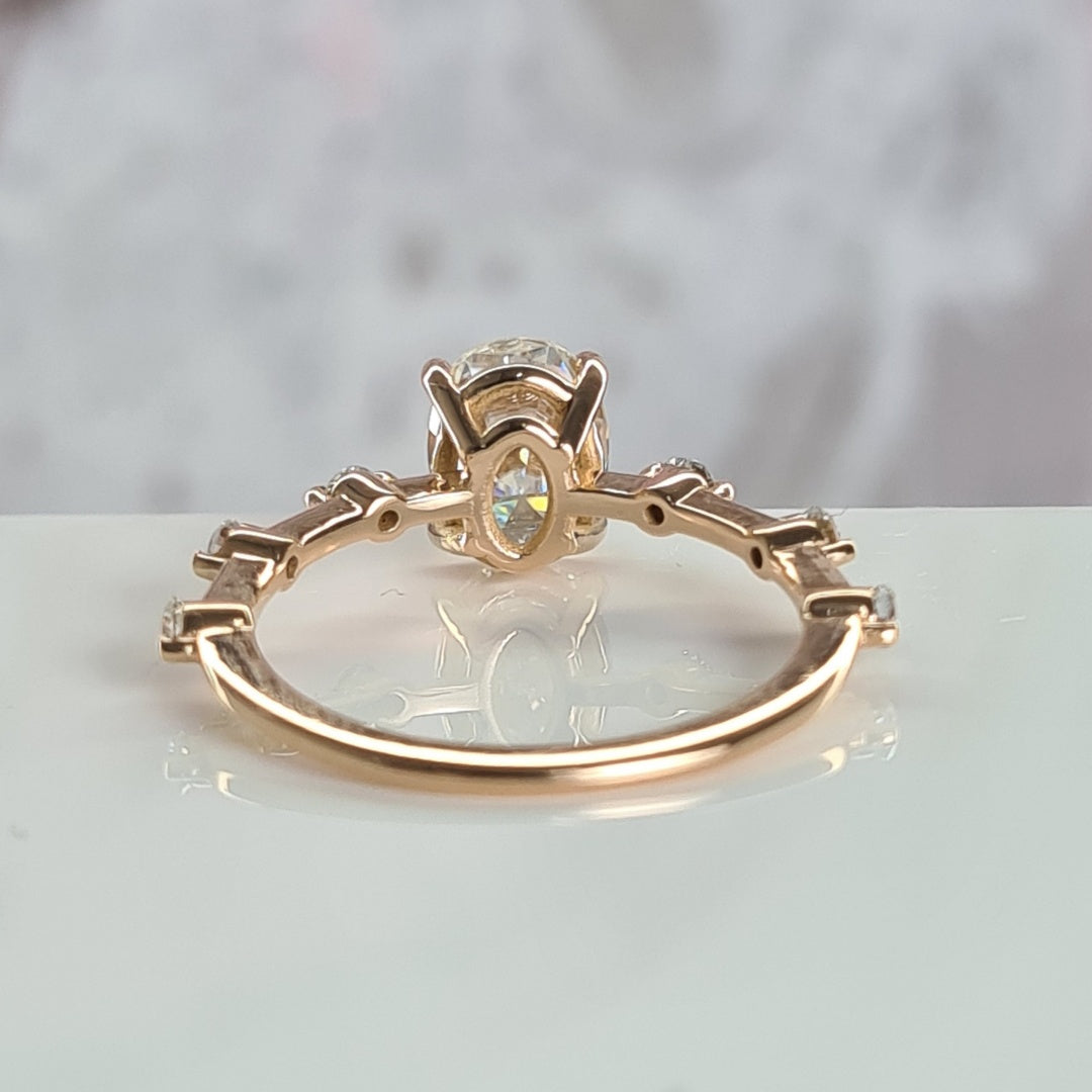18K Gold Lab Grown Diamond CVD 1.5 CT Oval-Cut Simple and Stylish Classic Ring For Anniversary