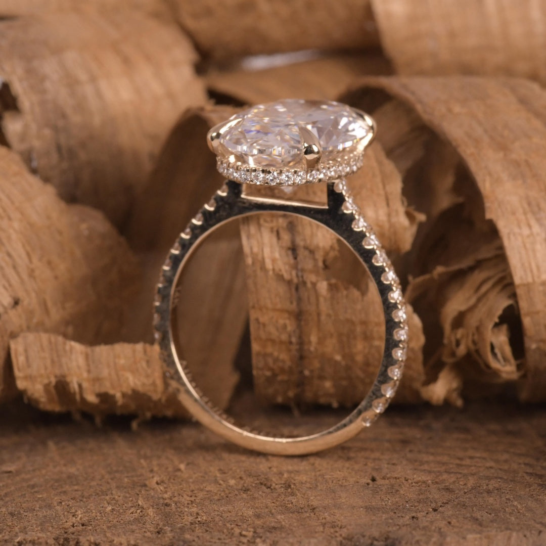 18K Gold Lab Grown Diamond CVD 8CT Oval-Cut Luxury Engagement Ring
