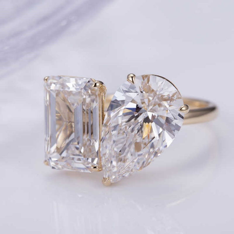 18K Gold Lab Grown Diamond CVD 2CT Emerald & Pear-Cut Toi et Moi Anniversary Ring