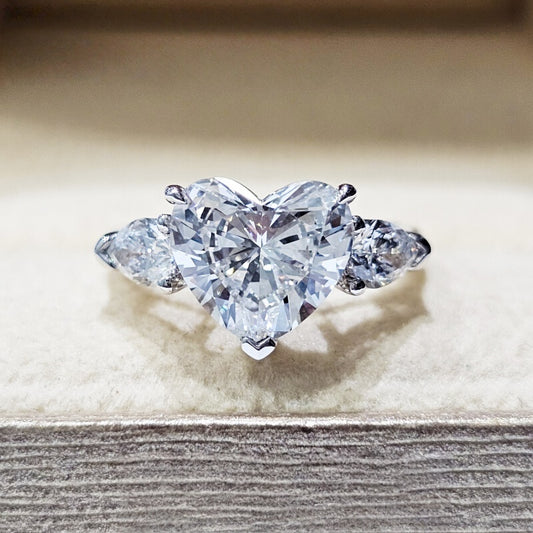 18k Gold Lab Grown Diamond CVD 1CT Heart-Shaped Cut Three-Stone Diamond Ring