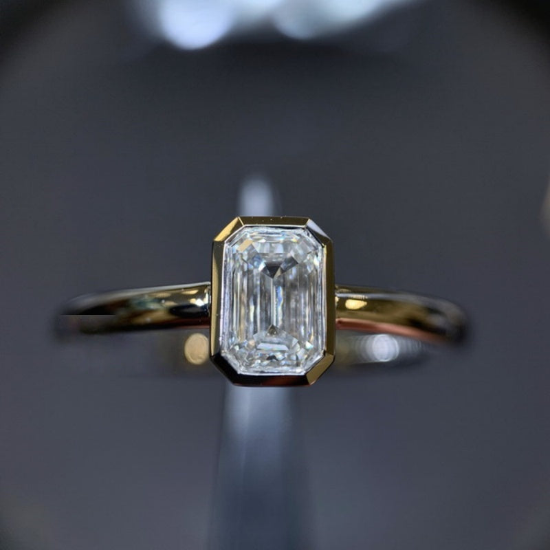 18k Gold Lab Grown Diamond CVD 2CT Emerald-Cut Angular Bezel-Setting Classic Ring
