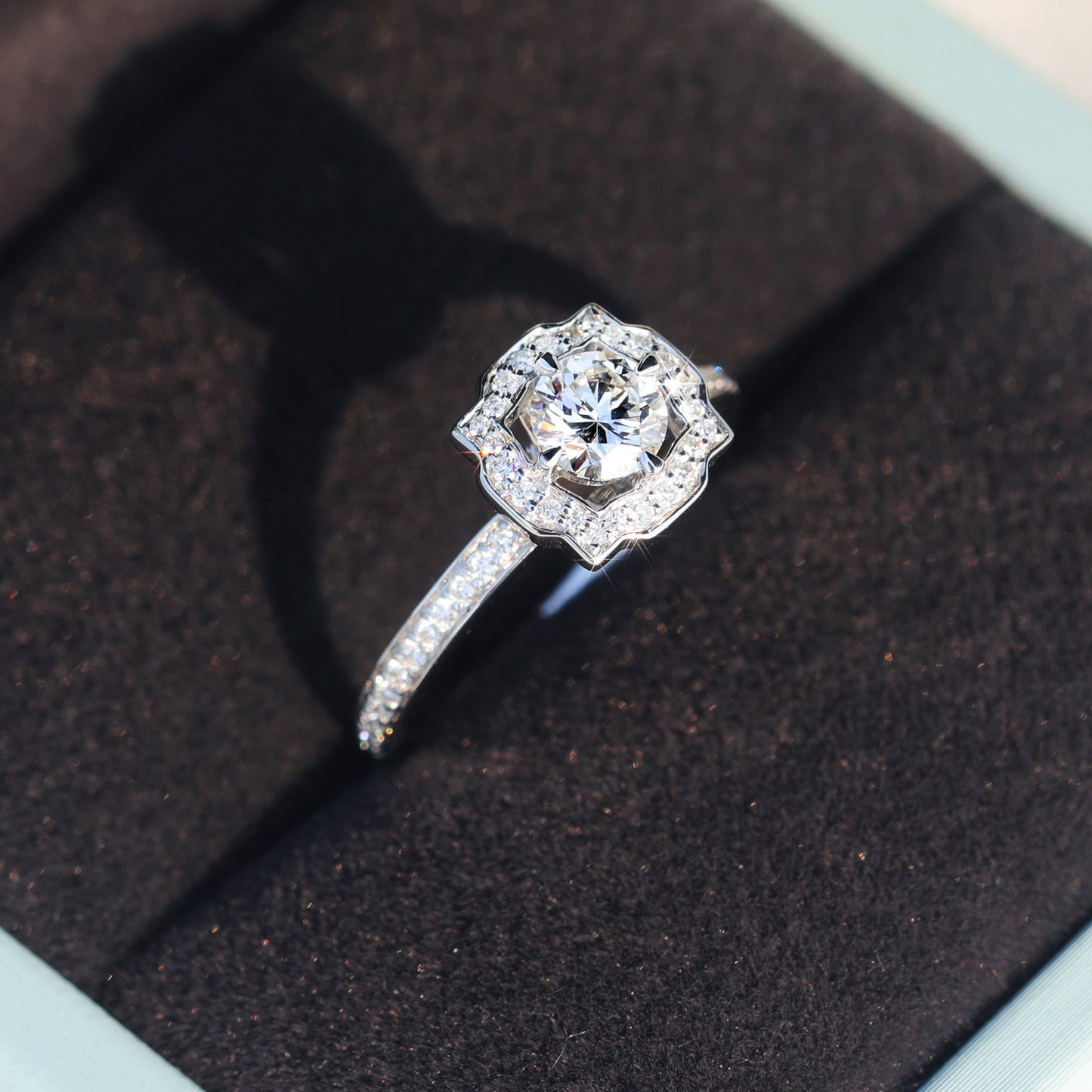 10K Gold Lab Grown Diamond CVD 1CT Round-Cut Floral Halo Romantic Ring For Anniversary Gift