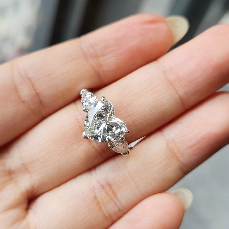 18k Gold Lab Grown Diamond CVD 1CT Heart-Shaped Cut Three-Stone Diamond Ring