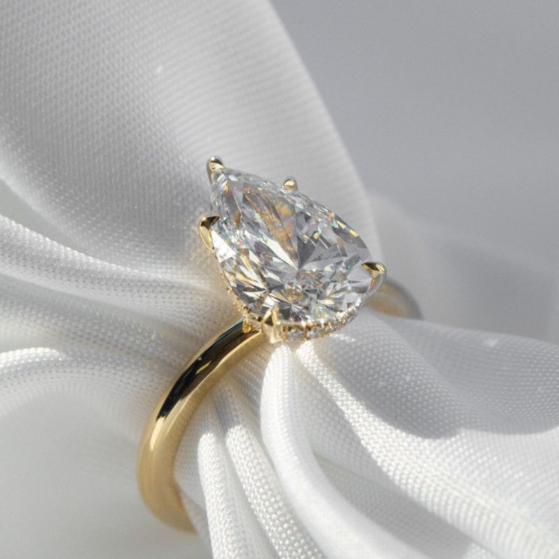 18k Gold Lab Grown Diamond CVD 3CT Pear-Cut 5 Prong Classic Ring