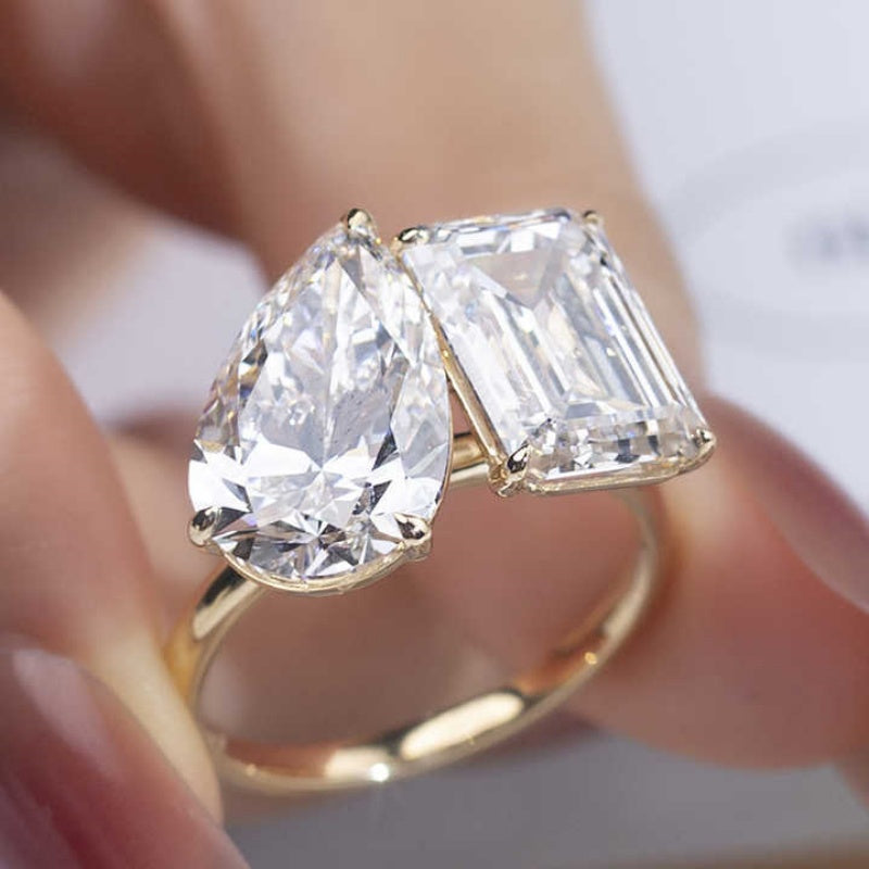18K Gold Lab Grown Diamond CVD 2CT Emerald & Pear-Cut Toi et Moi Anniversary Ring