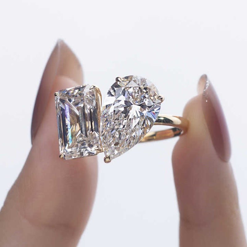 18K Gold Lab Grown Diamond CVD 2CT Emerald & Pear-Cut Toi et Moi Anniversary Ring