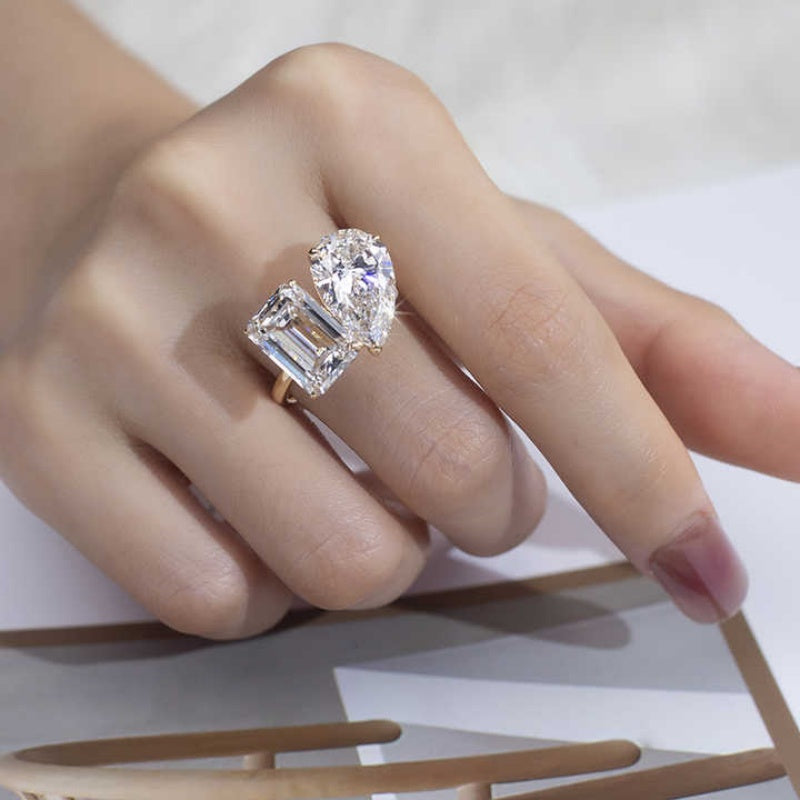 18K Gold Lab Grown Diamond CVD 2CT Emerald & Pear-Cut Toi et Moi Anniversary Ring