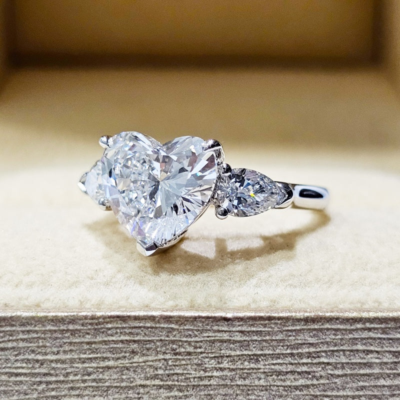 18k Gold Lab Grown Diamond CVD 1CT Heart-Shaped Cut Three-Stone Diamond Ring