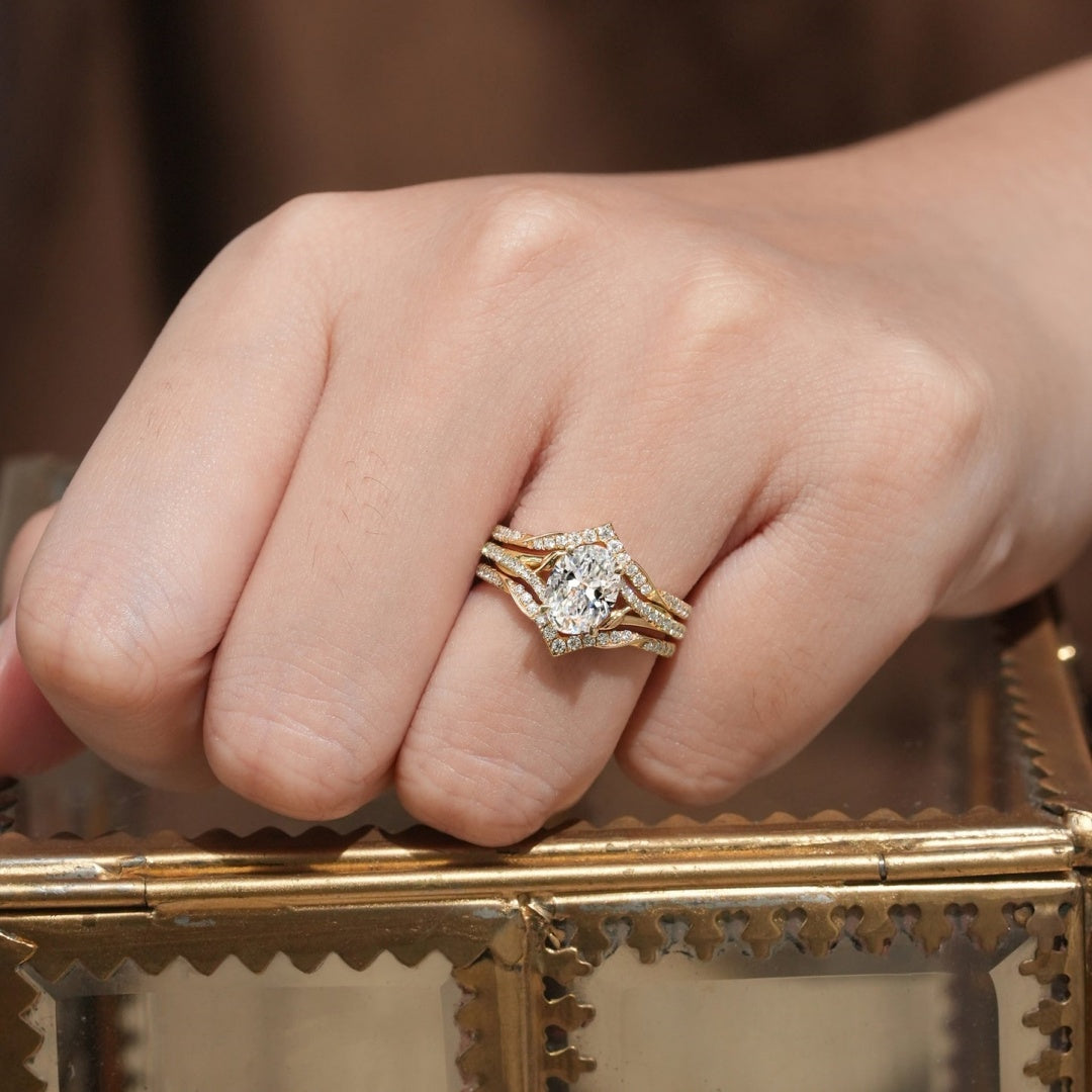 18k Gold Lab Grown Diamond CVD 2CT Oval-Cut Anniversary Rings