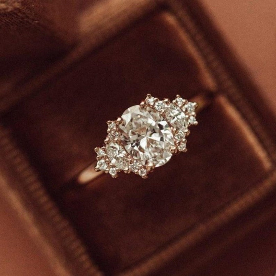 18K Gold Lab Grown Diamond CVD 1.5CT Oval-Cut Flower Design Anniversary Ring