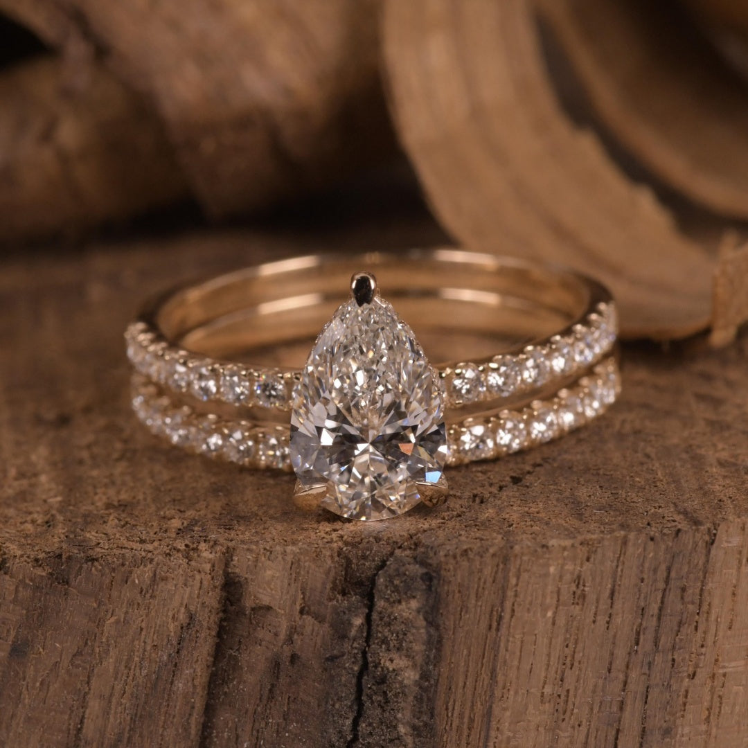 18K Gold Lab Grown Diamond CVD 2CT Pear-Cut Couple Anniversary Ring Set