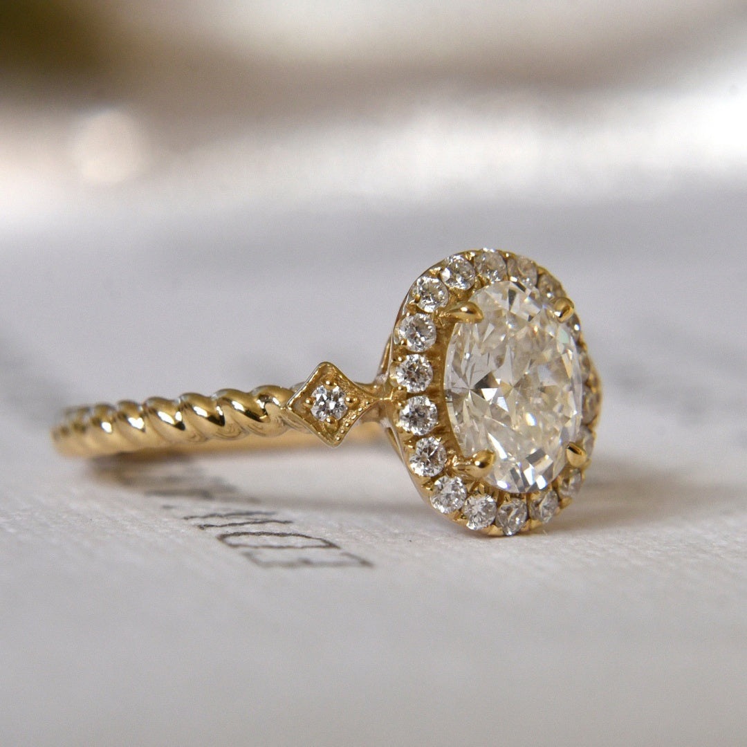 18K Gold Lab Grown Diamond CVD 1CT Oval-Cut Halo Engagement Ring