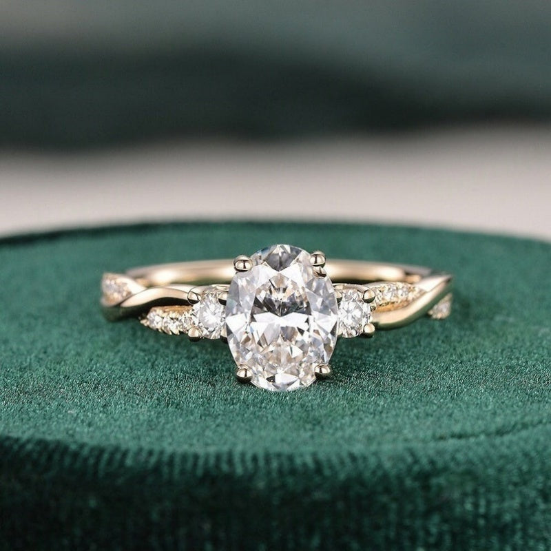 18k Gold Lab Grown Diamond CVD 2CT Oval-Cut Three Stone Diamond Twisted Band Ring