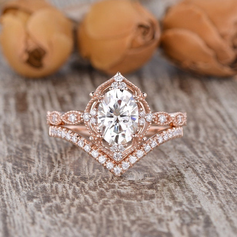 14K Gold Lab Grown Diamond CVD 1.5CT Oval-Cut Art Deco Cluster Halo Vintage Ring Set