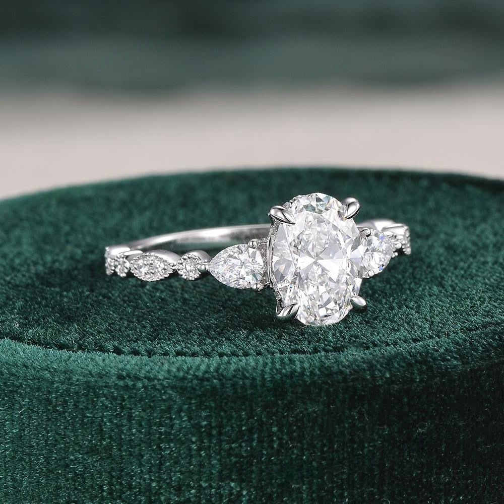 18k Gold Lab Grown Diamond CVD 2CT Oval-Cut Hidden Halo Vintage Three Stone Diamond Ring