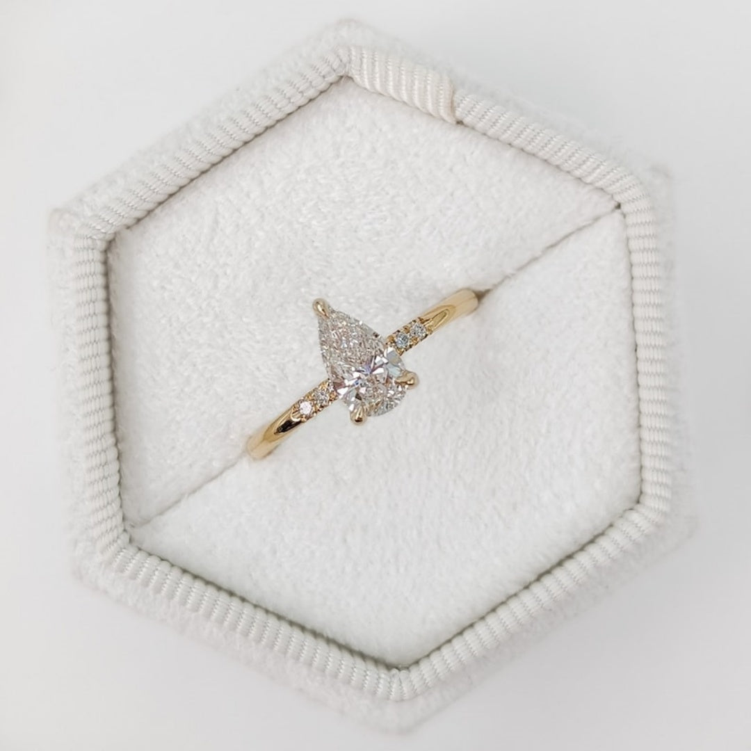 10K Gold Lab Grown Diamond CVD 1CT Pear-Cut Simple and Stylish Engagement Ring