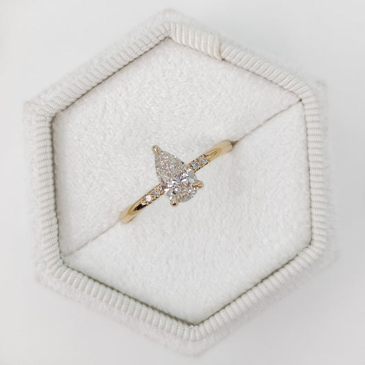 10K Gold Lab Grown Diamond CVD 1CT Pear-Cut Simple and Stylish Engagement Ring