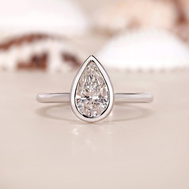 10K Gold Lab Grown Diamond CVD 1CT Pear-Cut Bezel Setting Simple and Stylish Promise Ring