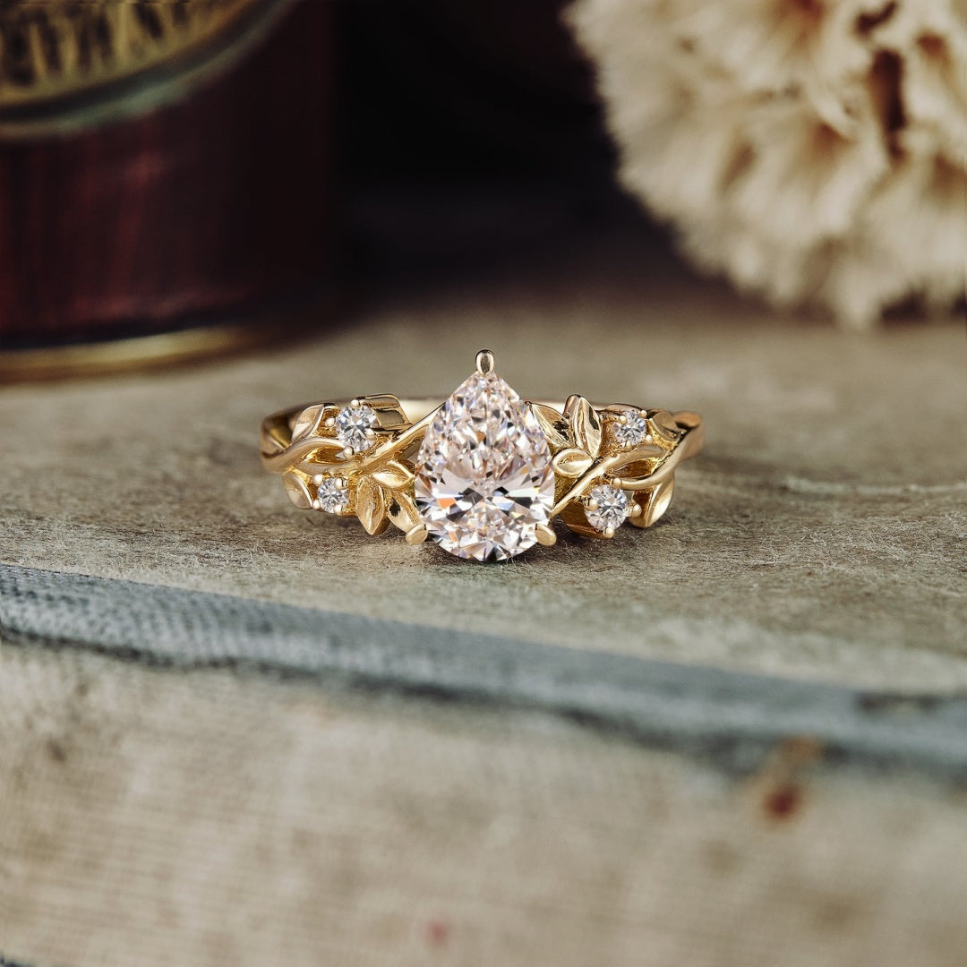 18k Gold Lab Grown Diamond CVD 2CT Pear-Cut Plant Style Ring