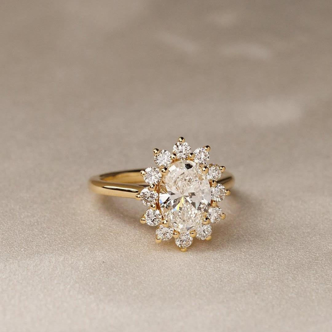 18k Gold Lab Grown Diamond CVD 1.5CT Oval-Cut Folwer Style Halo Wedding Ring For Women