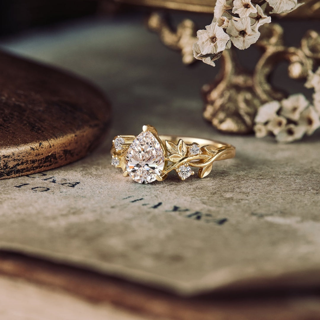 18k Gold Lab Grown Diamond CVD 2CT Pear-Cut Plant Style Ring