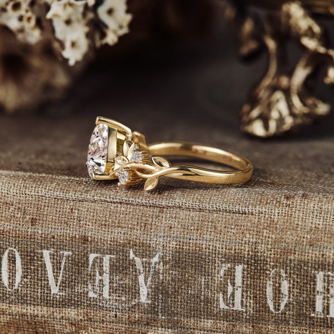 18k Gold Lab Grown Diamond CVD 2CT Pear-Cut Plant Style Ring
