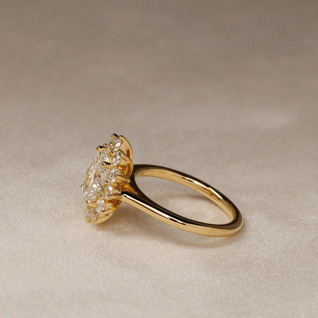 18k Gold Lab Grown Diamond CVD 1.5CT Oval-Cut Folwer Style Halo Wedding Ring For Women