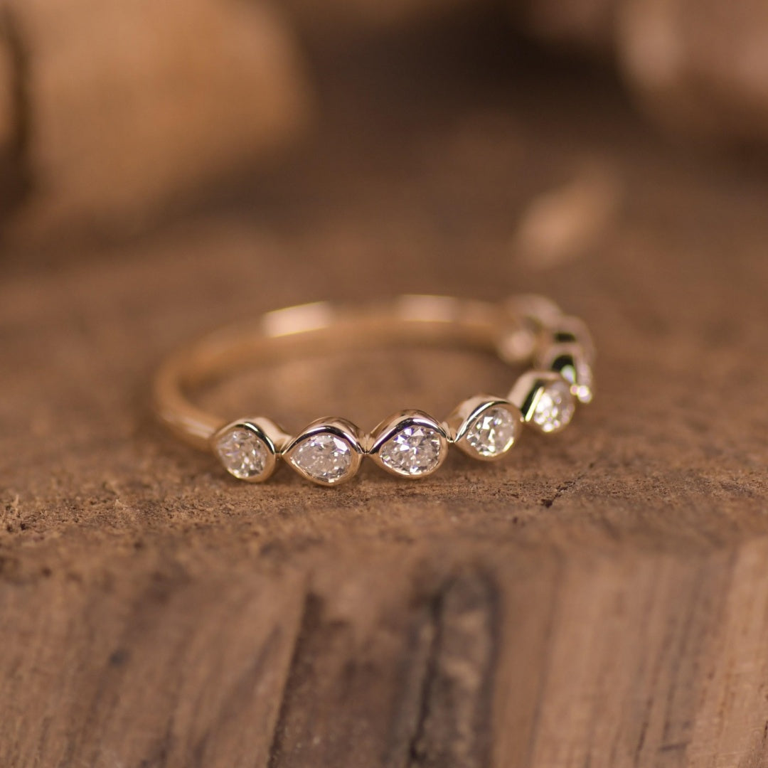 18K Gold Lab Grown Diamond CVD Thin Band Minimalist Classic Ring