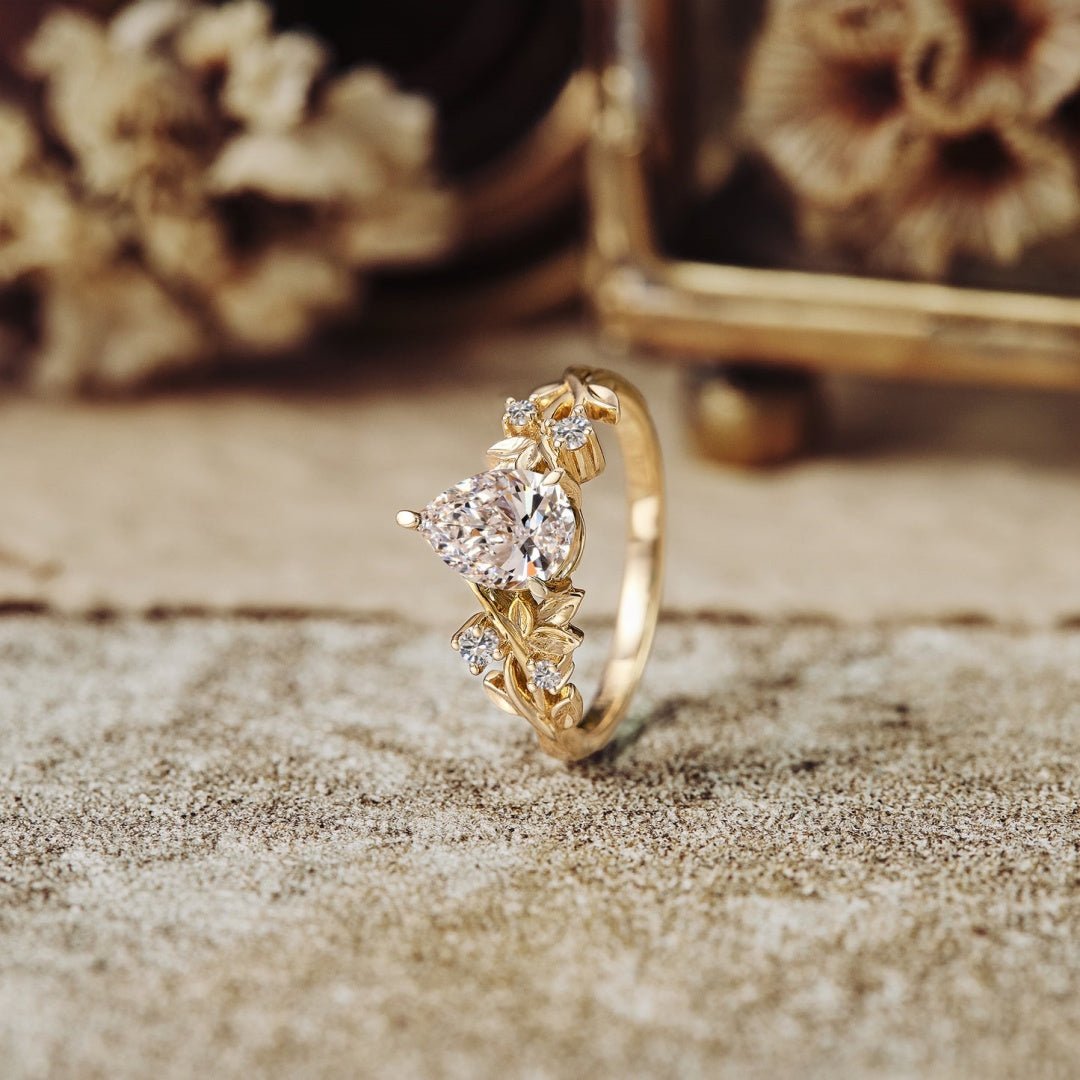 18k Gold Lab Grown Diamond CVD 2CT Pear-Cut Plant Style Ring