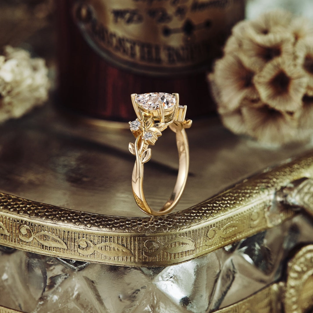 18k Gold Lab Grown Diamond CVD 2CT Pear-Cut Plant Style Ring