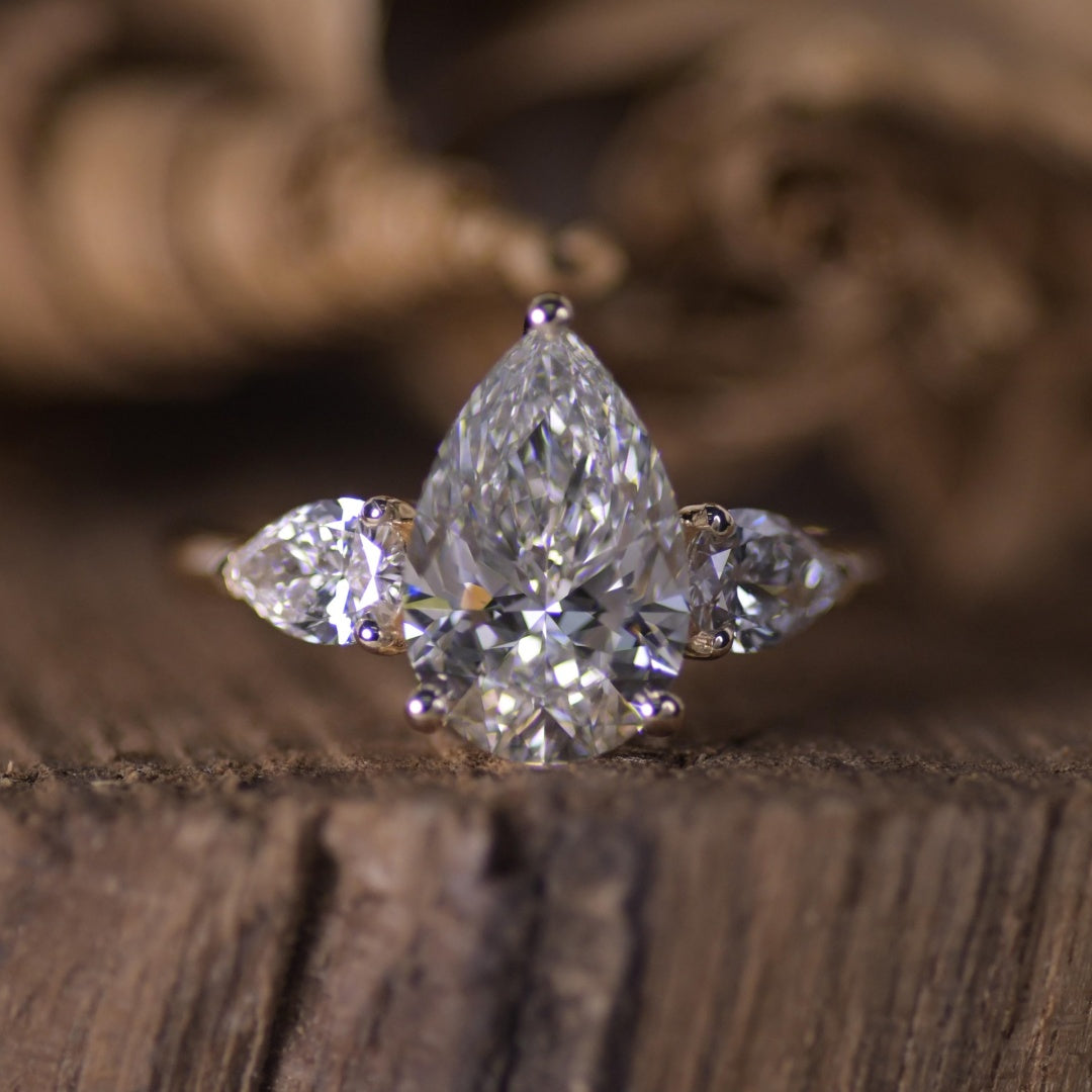 18K Gold Lab Grown Diamond CVD 3CT Pear-Cut Classic Design Holiday Gift Ring