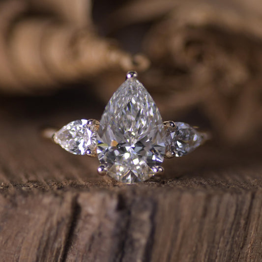 18K Gold Lab Grown Diamond CVD 3CT Pear-Cut Classic Design Holiday Gift Ring