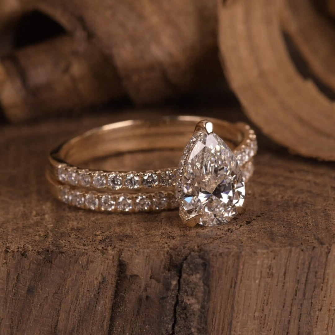 18K Gold Lab Grown Diamond CVD 2CT Pear-Cut Couple Anniversary Ring Set