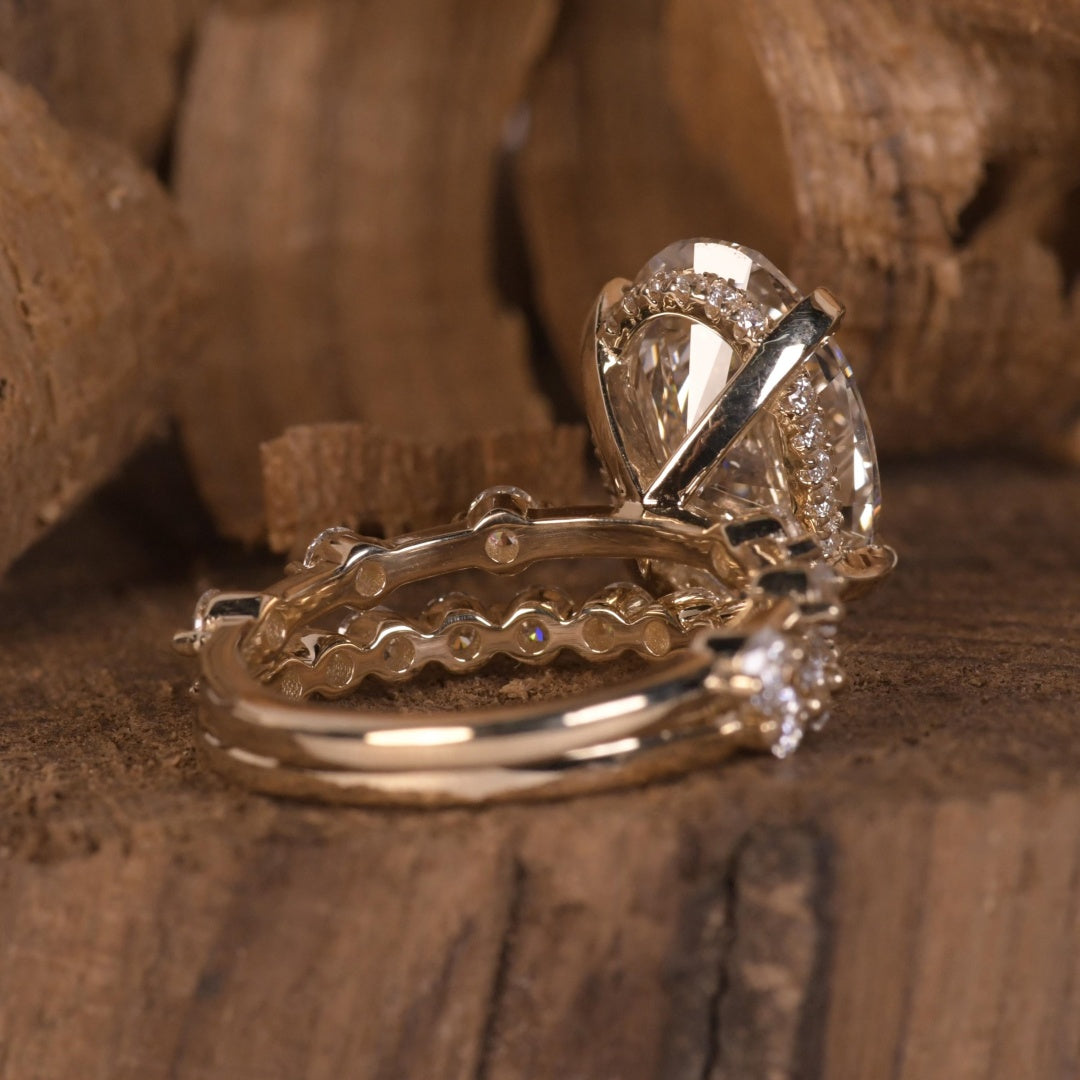 18K Gold Lab Grown Diamond CVD 4CT Oval-Cut Hidden Halo Luxury Anniversary Ring Set