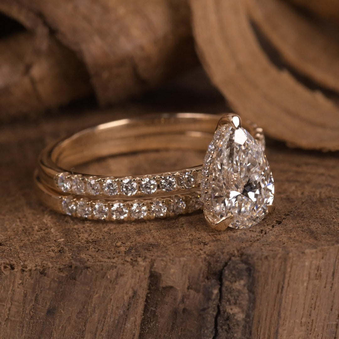 18K Gold Lab Grown Diamond CVD 2CT Pear-Cut Couple Anniversary Ring Set