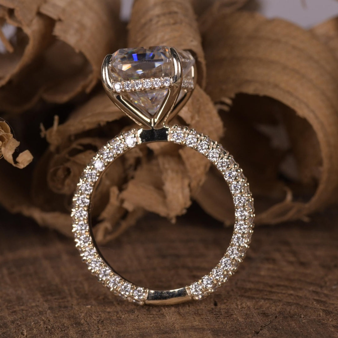 18K Gold Lab Grown Diamond CVD 8CT Radiant-Cut Luxury Engagement Ring