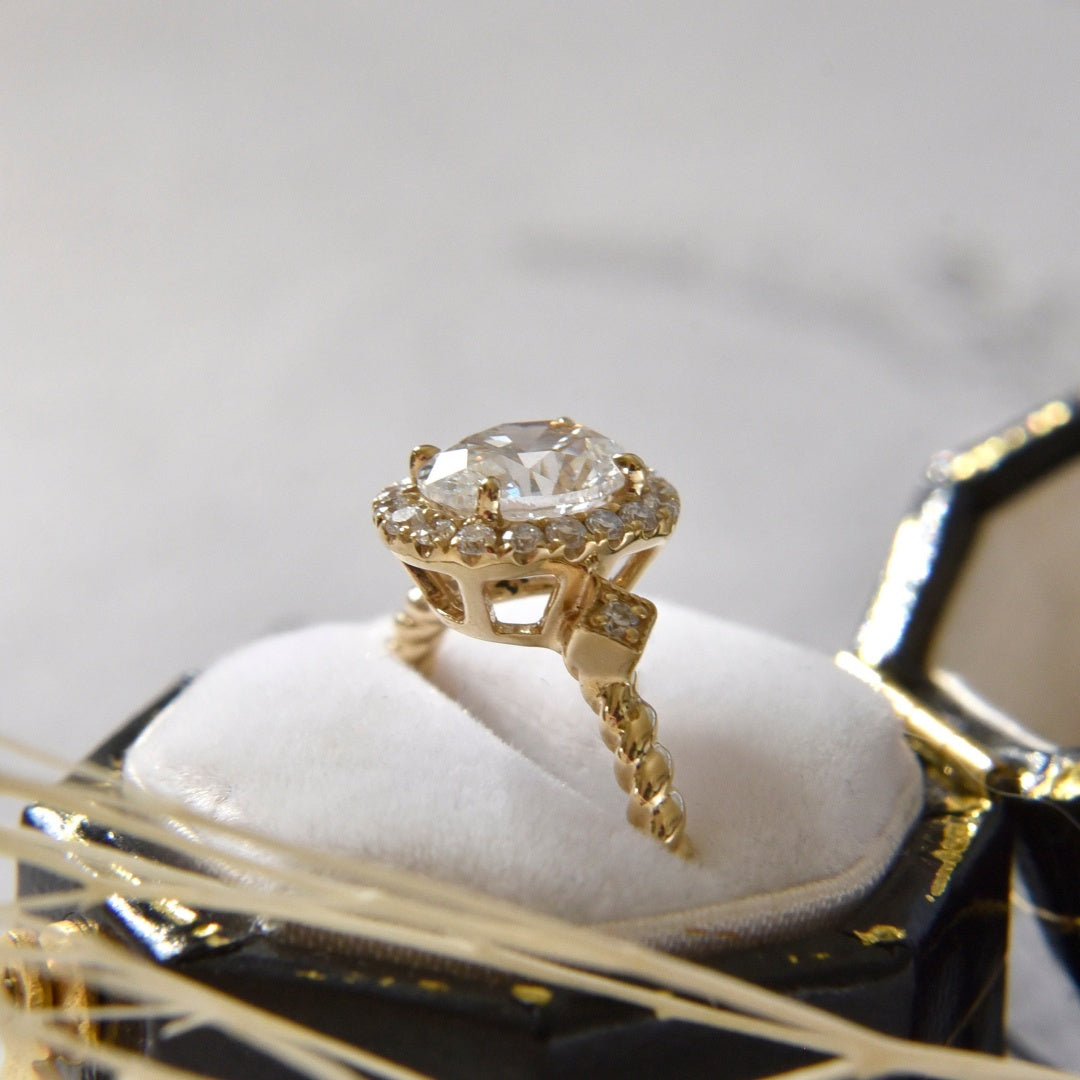 18K Gold Lab Grown Diamond CVD 1CT Oval-Cut Halo Engagement Ring