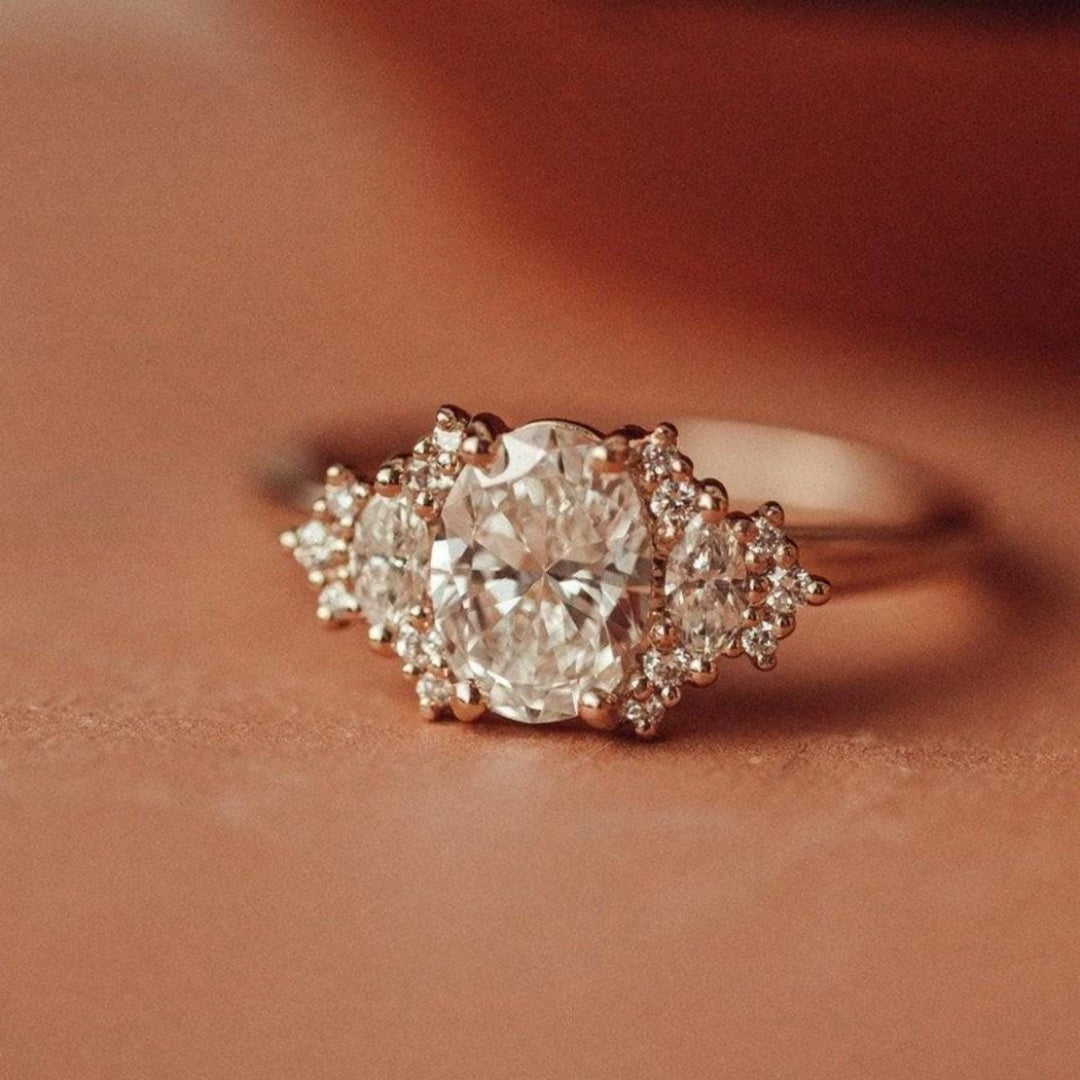 18K Gold Lab Grown Diamond CVD 1.5CT Oval-Cut Flower Design Anniversary Ring