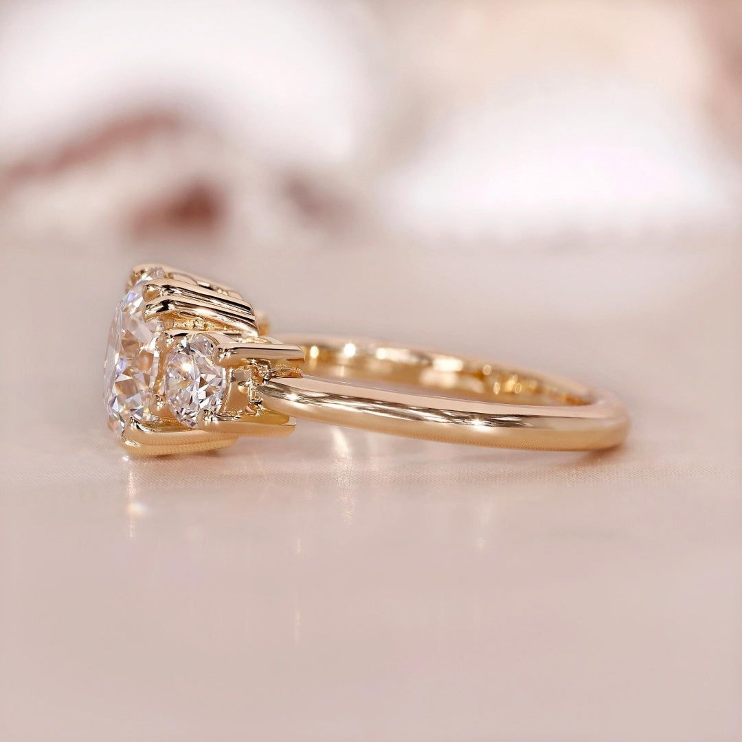 18k Gold Lab Grown Diamond CVD 2.5CT Round-Cut Three Stone Double Prongs Diamond Wedding Ring