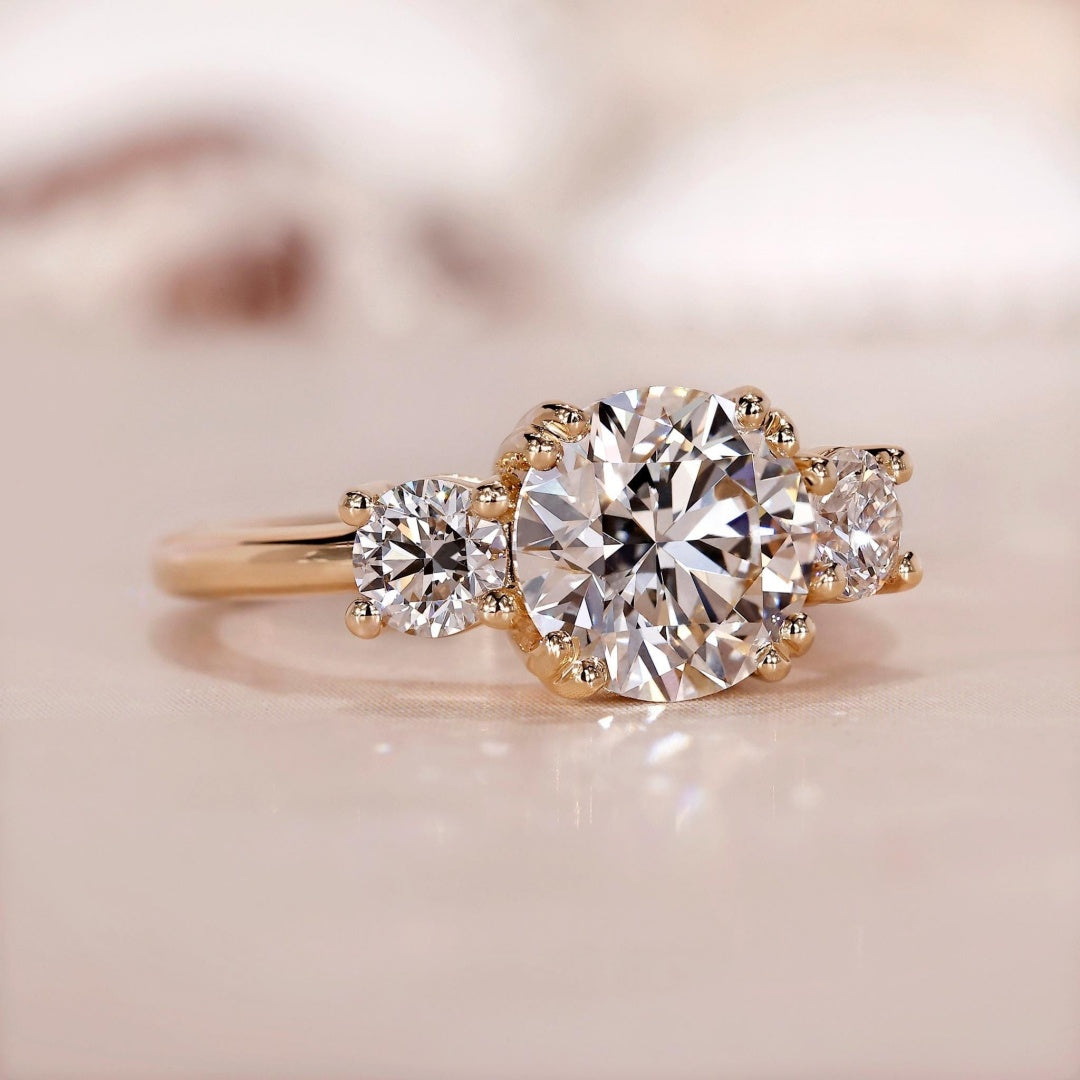 18k Gold Lab Grown Diamond CVD 2.5CT Round-Cut Three Stone Double Prongs Diamond Wedding Ring