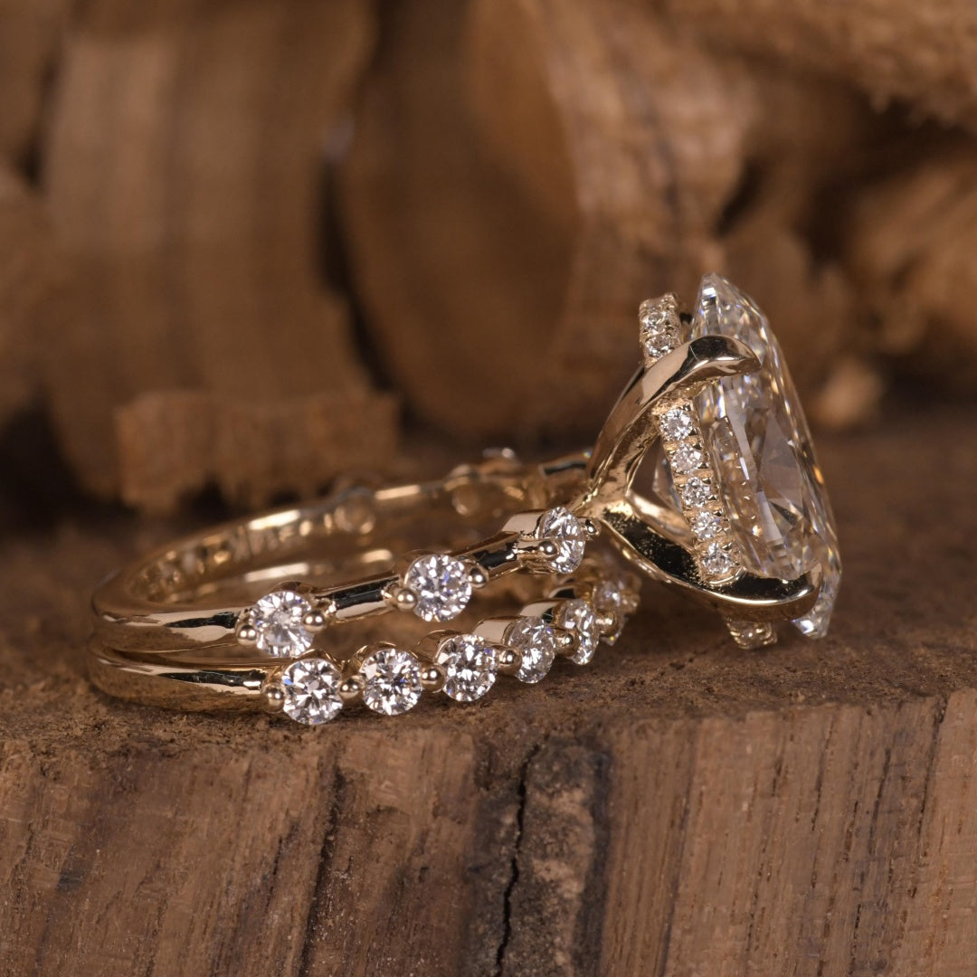 18K Gold Lab Grown Diamond CVD 4CT Oval-Cut Hidden Halo Luxury Anniversary Ring Set