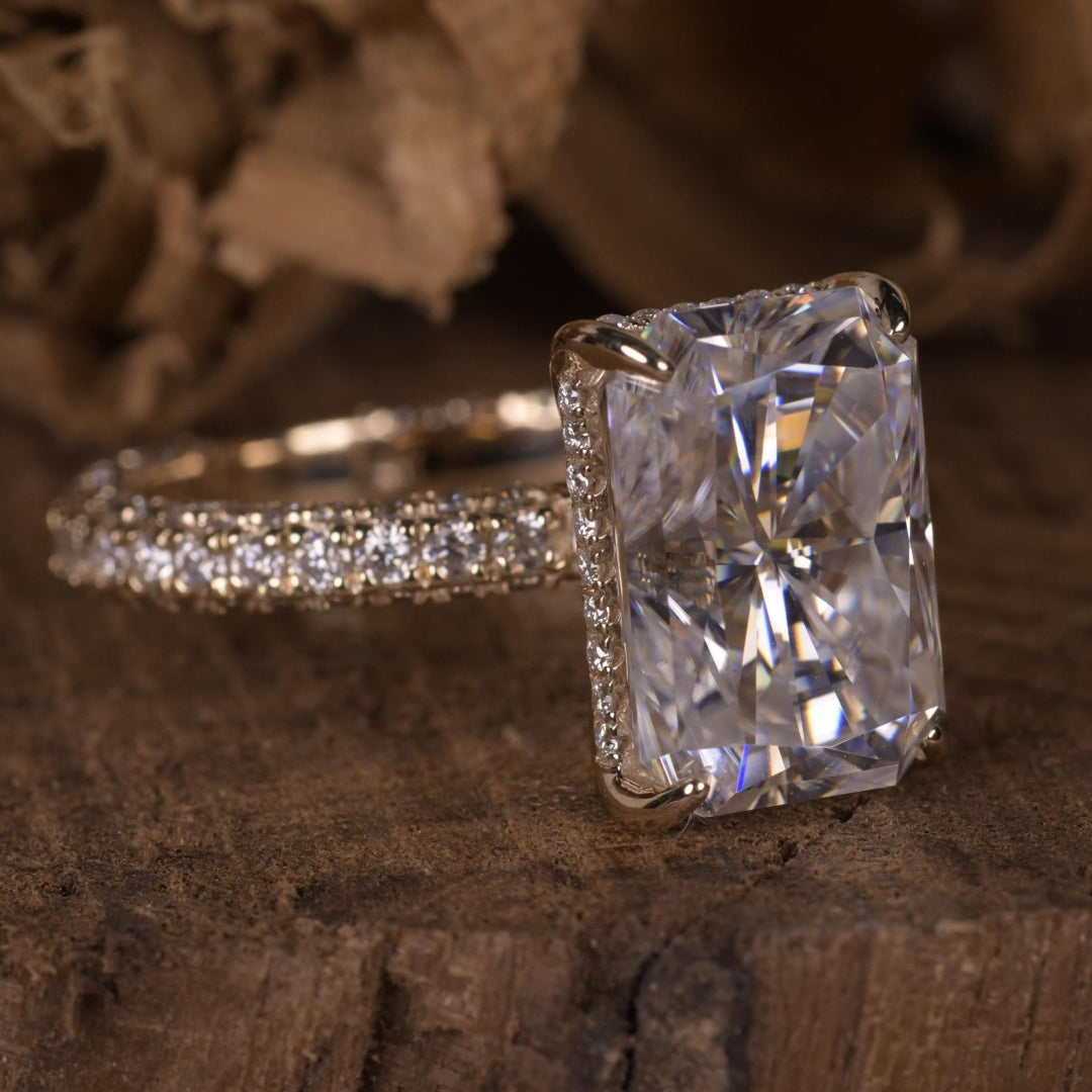 18K Gold Lab Grown Diamond CVD 8CT Radiant-Cut Luxury Engagement Ring