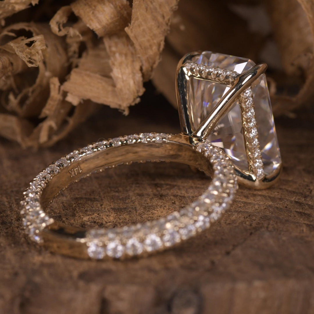 18K Gold Lab Grown Diamond CVD 8CT Radiant-Cut Luxury Engagement Ring