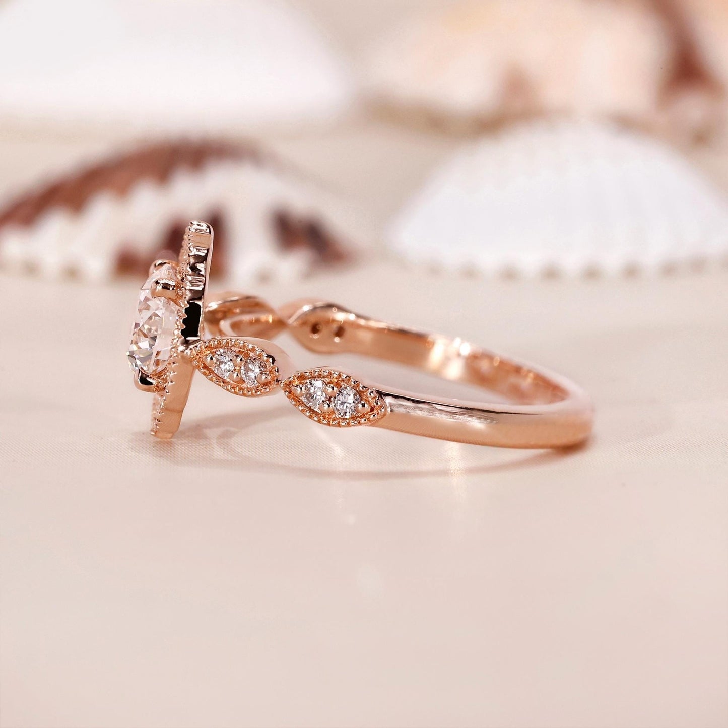 18k Gold Lab Grown Diamond CVD 1CT Round-Cut Art Deco Diamond Engagement Ring