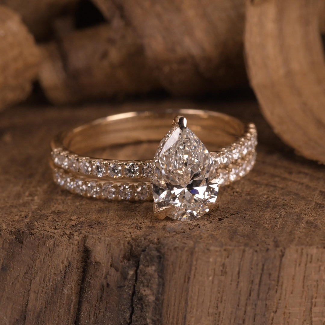 18K Gold Lab Grown Diamond CVD 2CT Pear-Cut Couple Anniversary Ring Set